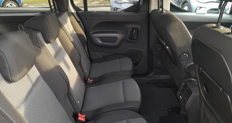Toyota Proace City Verso cena 96900 przebieg: 45200, rok produkcji 2020 z Szczecin małe 172